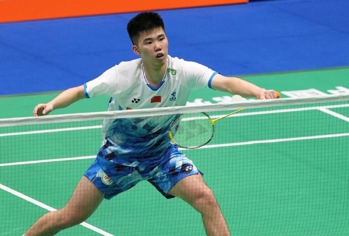 賭博：丹麥羽毛球公開賽：翁泓陽鏖戰76分鍾2-1勝周天成，挺進八強