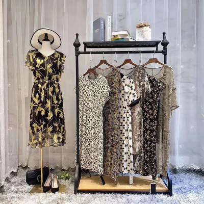 {六合彩}(服装品牌折扣店加盟哪家好点)